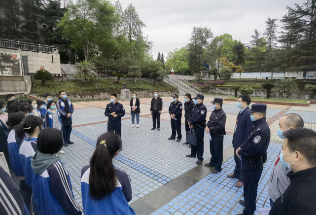 荣县中学校服图片