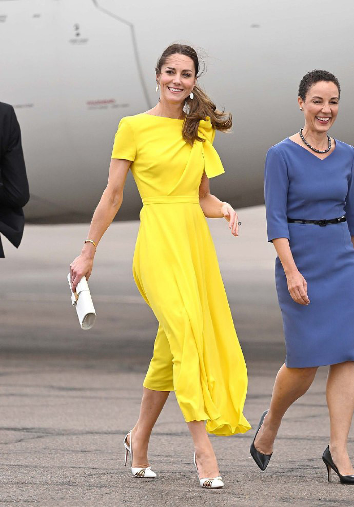 凯特王妃都有眼角纹了！穿“亮黄”色连衣裙依然无压力，美得迷人副国级
