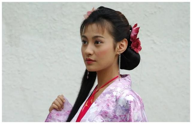 43岁女星杨雪,当红时选择结婚生子,如今因更新动态引起关注