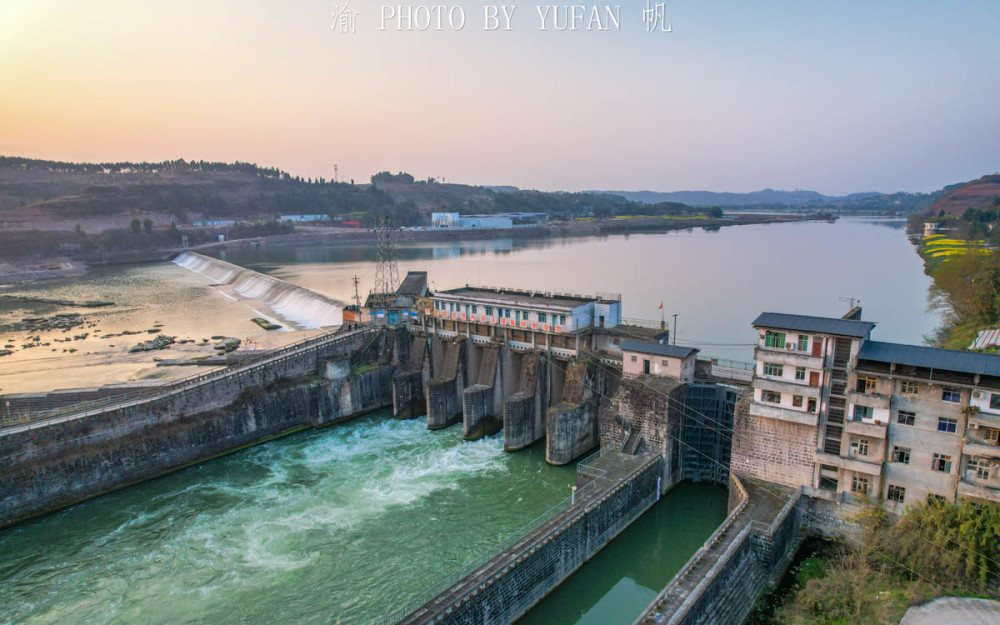 潼南三块石电站6万人风餐露宿鏖战3年建成中国第二大运河