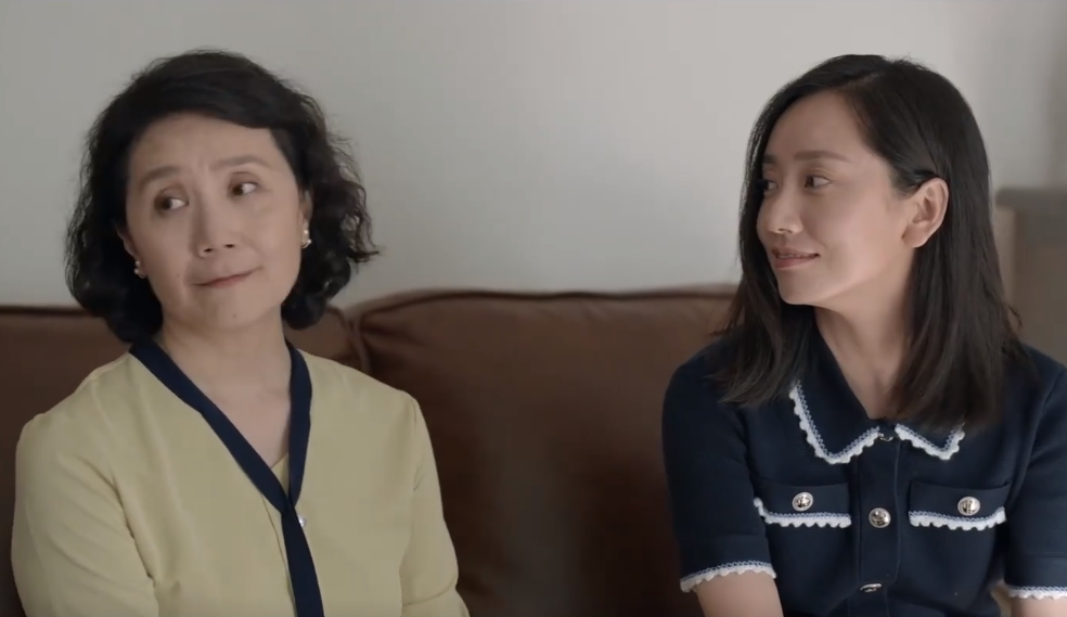 追剧时,有不少人也是看这个"事妈精"骂声一片,也有不少人发现,她不就