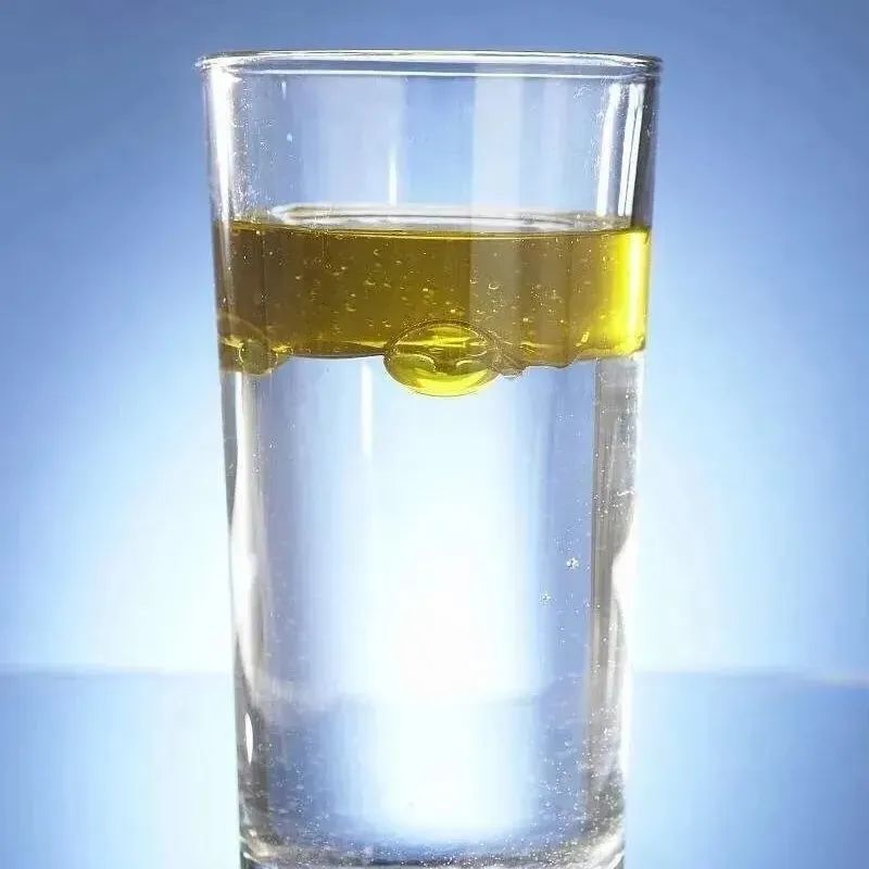 水油分离实验把水和油加入到一个容器(透明)中,尝试分离水和油.