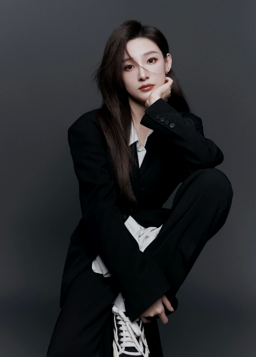 央视主持马凡舒大片登热搜,被骂不看时机疯狂营销:看清分类好吗插图3