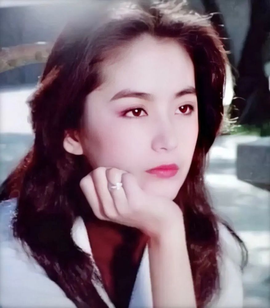 陶敏明14岁就爱上狄龙相亲相爱53年如今含饴弄孙尽享天伦之乐