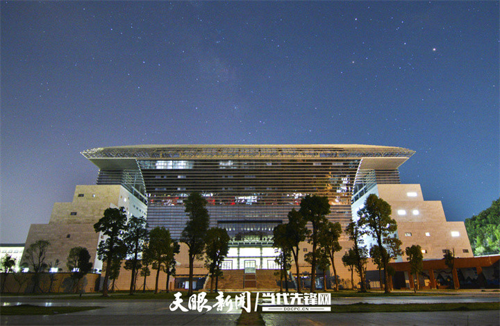 贵州师范大学花溪校区图书馆薪酬待遇方面:年薪100万元;200万元安家费