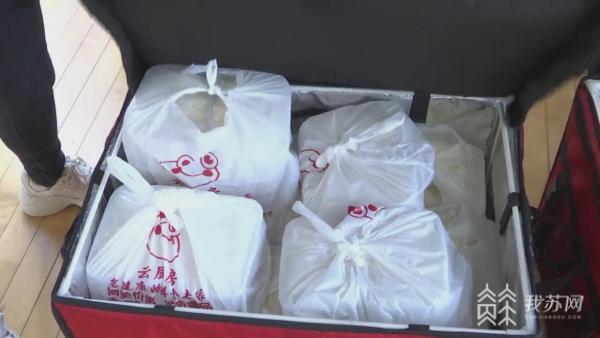 昨天中午十一点半,在江宁开发区学校西校区的检测点,周边商户王丽莎跟