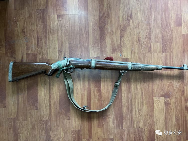 称多公安缉枪治爆宣传显成效牧民主动上交枪支