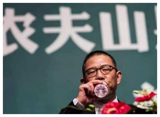 看来瓶装水的利润很高,不然哈娃娃的创始人宗庆后为何能三次蝉联中国