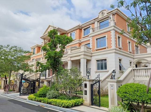 如此优越的地理位置,非常符合有钱人的消费观念,并且宝珊花园内部的