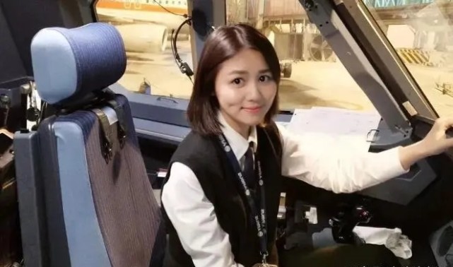 中国最年轻的女机长