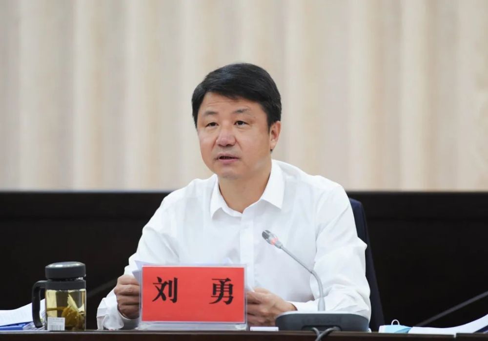 刘勇主持召开十届州委常委会第28次会议