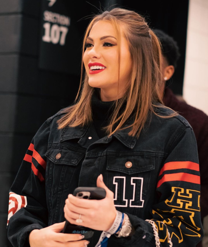 未婚妻转发特雷杨视频并表白吹杨成人生赢家女友超美曾是校花