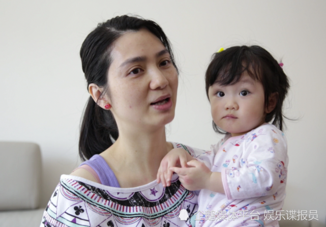 当红之际未婚生子,嫁小十岁男友遭背叛,情路坎坷的洪欣有多惨?