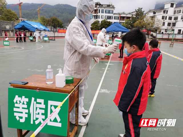 武陵源區軍地小學核酸檢測採樣實戰演練堅定疫情防控必勝信心