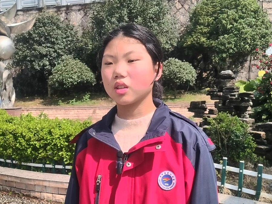 青田二中 学生张馨怡□2015年,周雪华成立了青田县民办非营利性社会