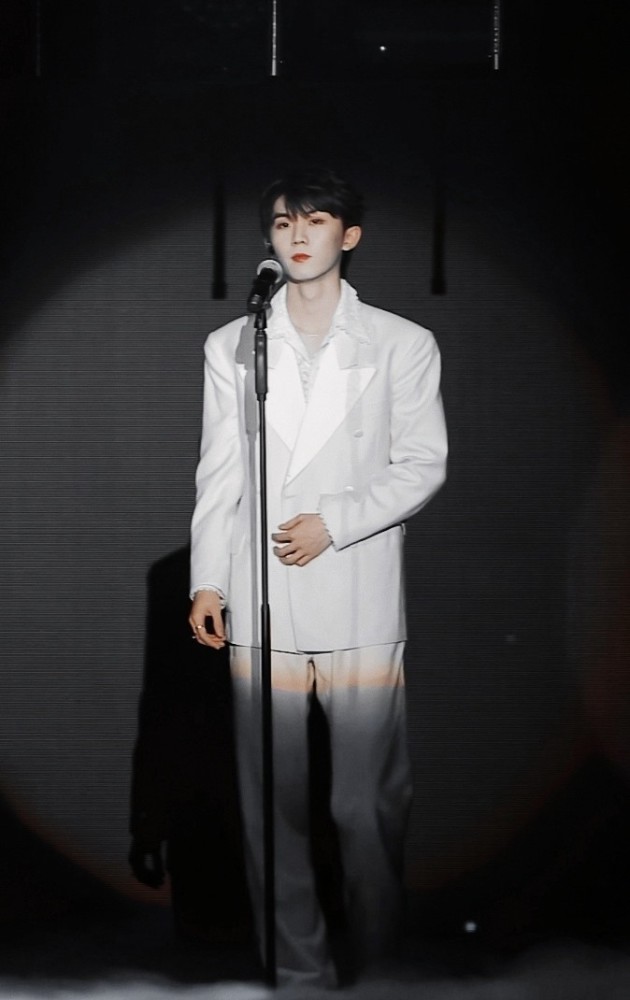 马嘉祺在我荒凉的土地上你是最后的玫瑰