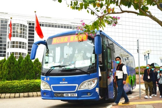 穗港抗疫车队全力保障援港医疗团队交通出行