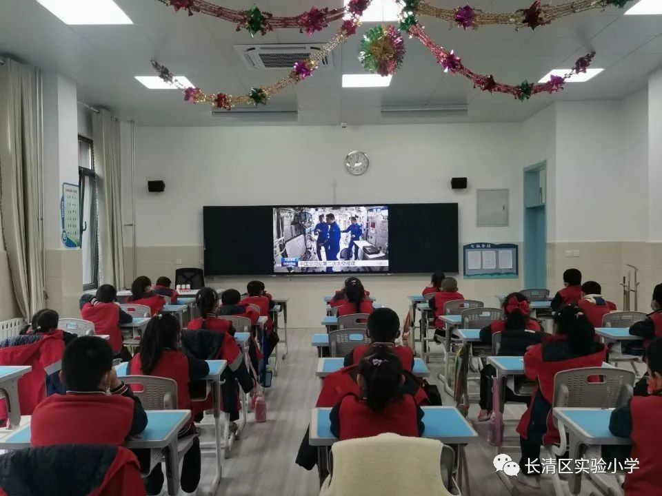 天宫课堂第二课开课啦长清区清河街小学组织学生同步观看