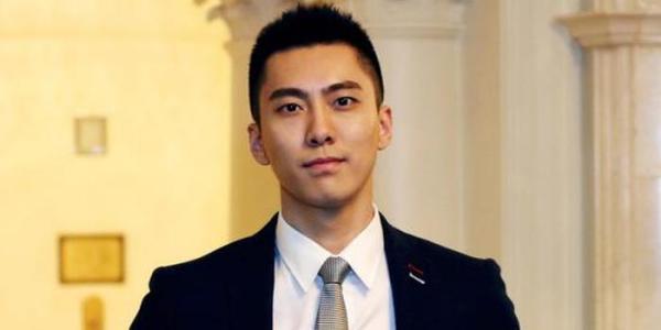 多年前,李柘远拒绝保送清华,后来考试成绩连普通大学