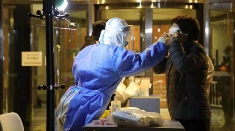 朝阳八里庄：对管控区2396名居民开展核酸检测对封控区居民入户检测烤箱牡蛎粉的做法