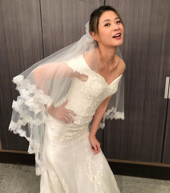 所以李燕在减肥前会先找出自己最喜欢的一张照片,放在手机桌布或是