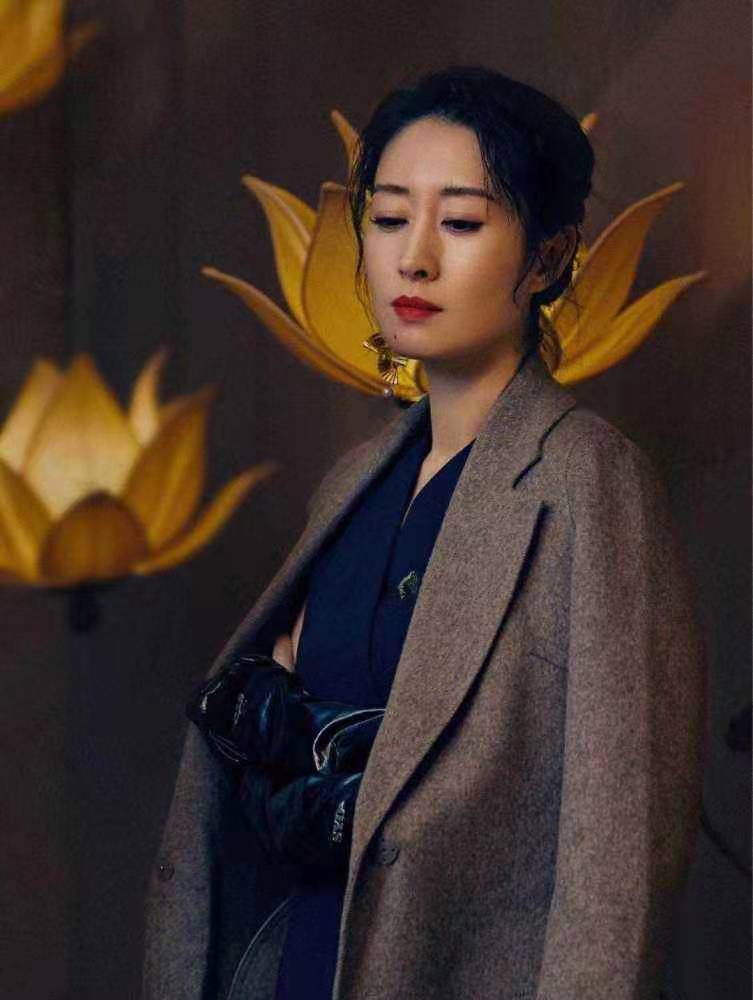 侯佩岑发文女人不能靠脸活着上热搜的确女人靠实力才活得洒脱