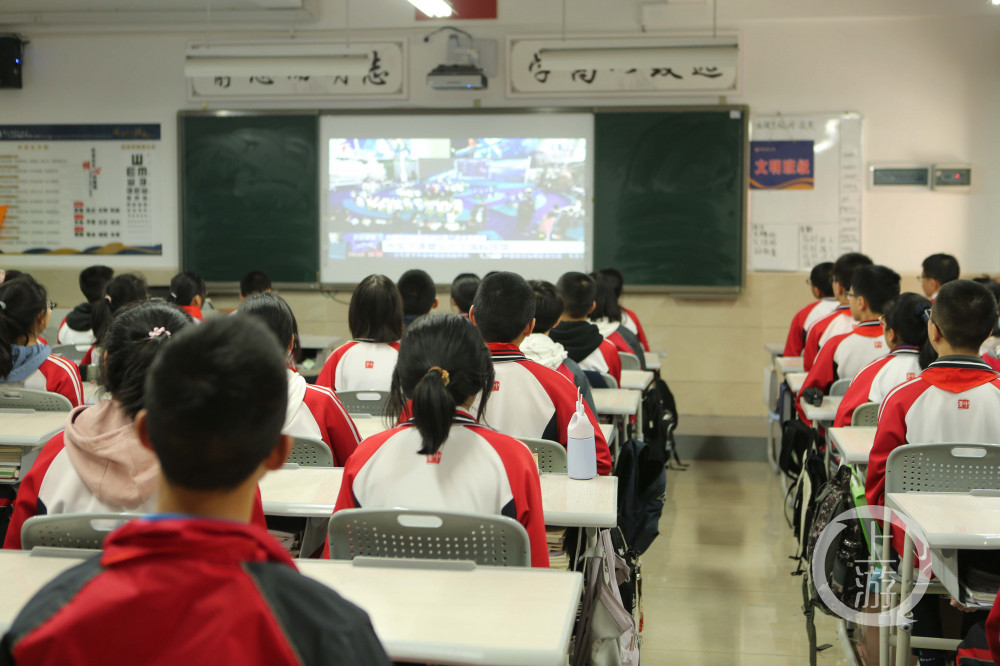 “天宫课堂”第二课开讲，重庆这所中学参与直播授课互动！到目前为止英语