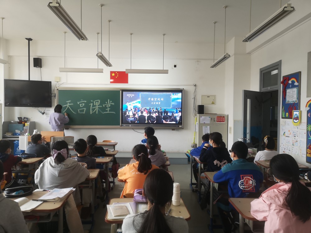 “天宫课堂”第二课开讲，北京中小学用多种方式激发学生科学热情宁夏泾源县所有历届政协领导