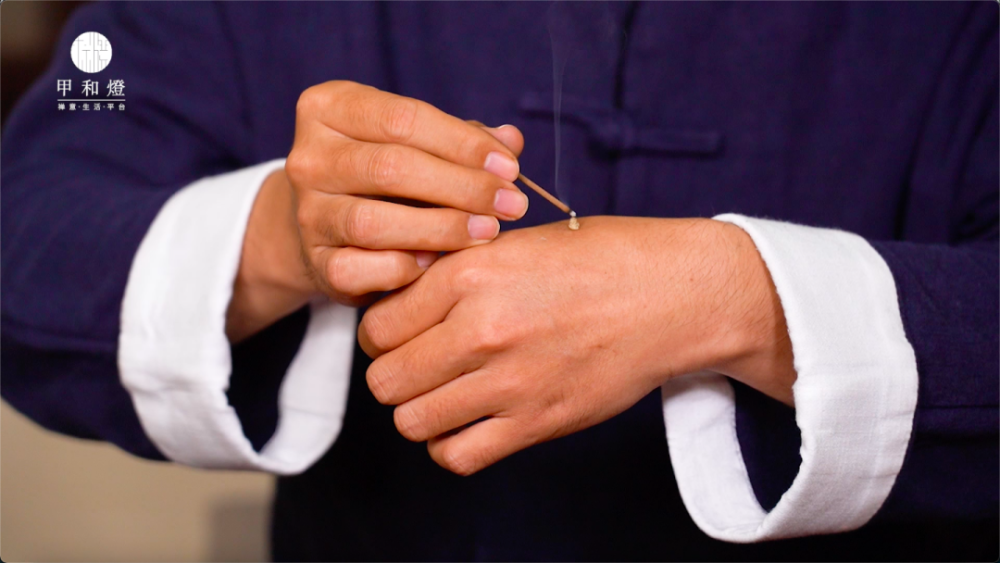 世界艾乡资讯-艾灸界泰斗谢锡亮先生讲明灸-艾灸知识-世界艾乡官方