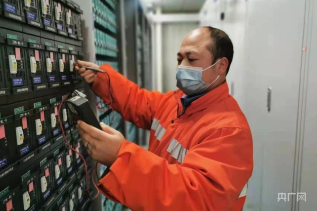 袁游海的妻子邹静是一名医护人员,南昌出现疫情后,她被抽调到疫情防控