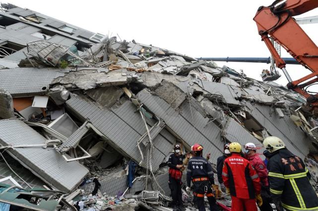 被地震吓醒的图片图片