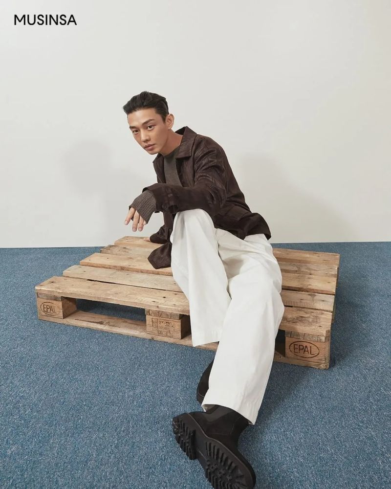 组图影帝刘亚仁allure杂志封面大片绿色主题春意盎然