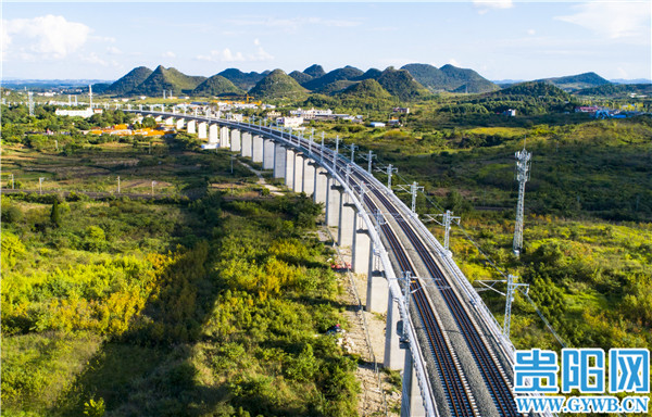 贵阳市域环城快铁一站一景芦官站水光潋滟耀贵安