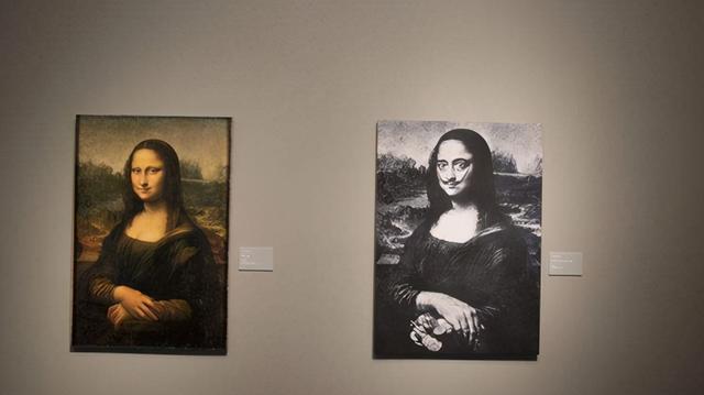 复制的《蒙娜丽莎》和达利的《自画像》共同展出