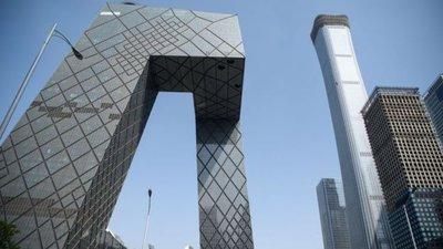 北京这一奇葩大楼，外形像裤衩知名度高，众多游客到此打卡假冒阿卡索诈骗