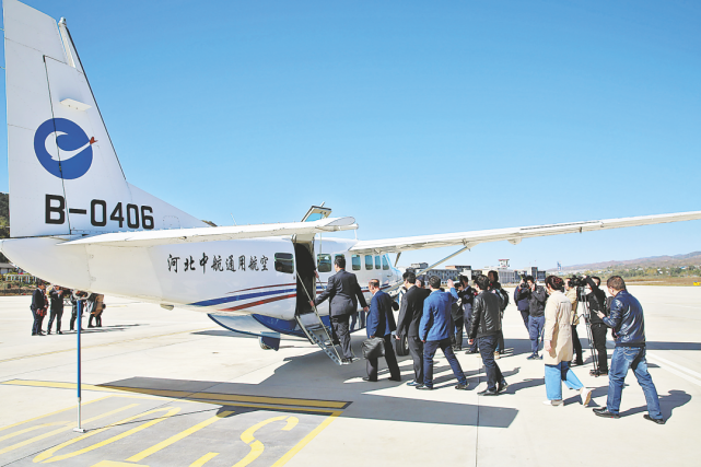 丹凤机场成功运营填补了商洛航空运输的空白严格落实"四个不摘"要求