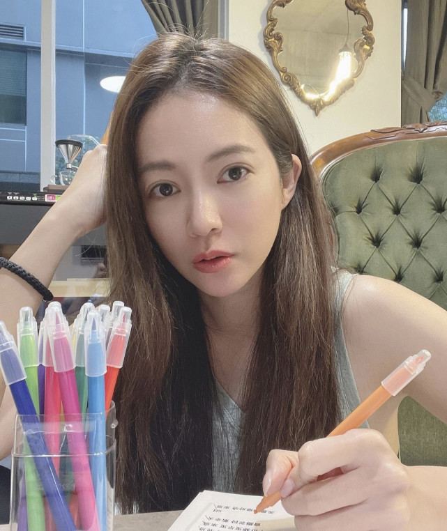 43岁高宇蓁淡出荧幕两年曝近况,创业后当ceo,自曝副业更赚钱