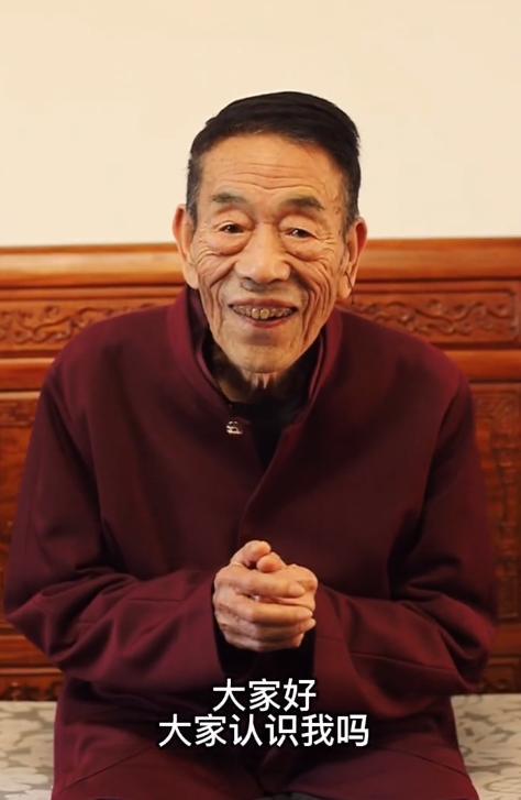 杨少华90大寿,两盘饺子令人辛酸,桌上摆满了药,身体情况堪忧