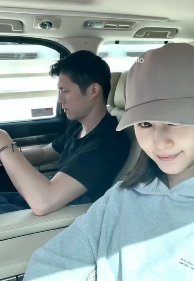 就在前段时间,她还晒出男友吴永恩的一组幸福照片.