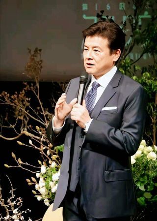 178cm的身高倒是挺能穿出得体的身高,但三浦友和本身力量感太强,穿