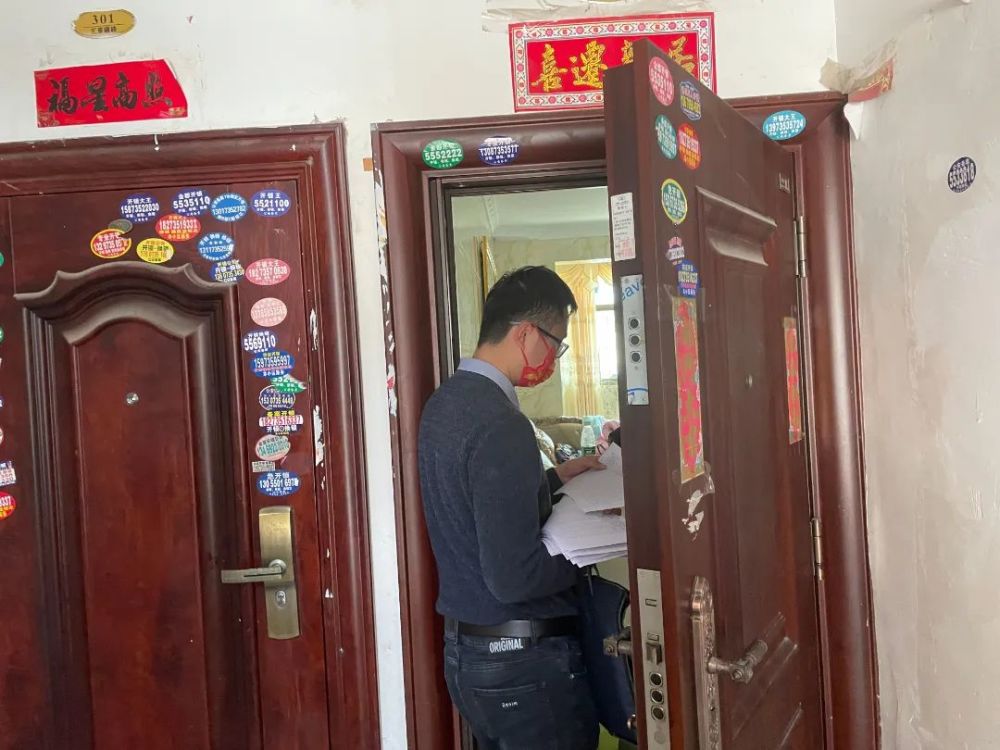 青春战疫青年来敲门防疫勇担当