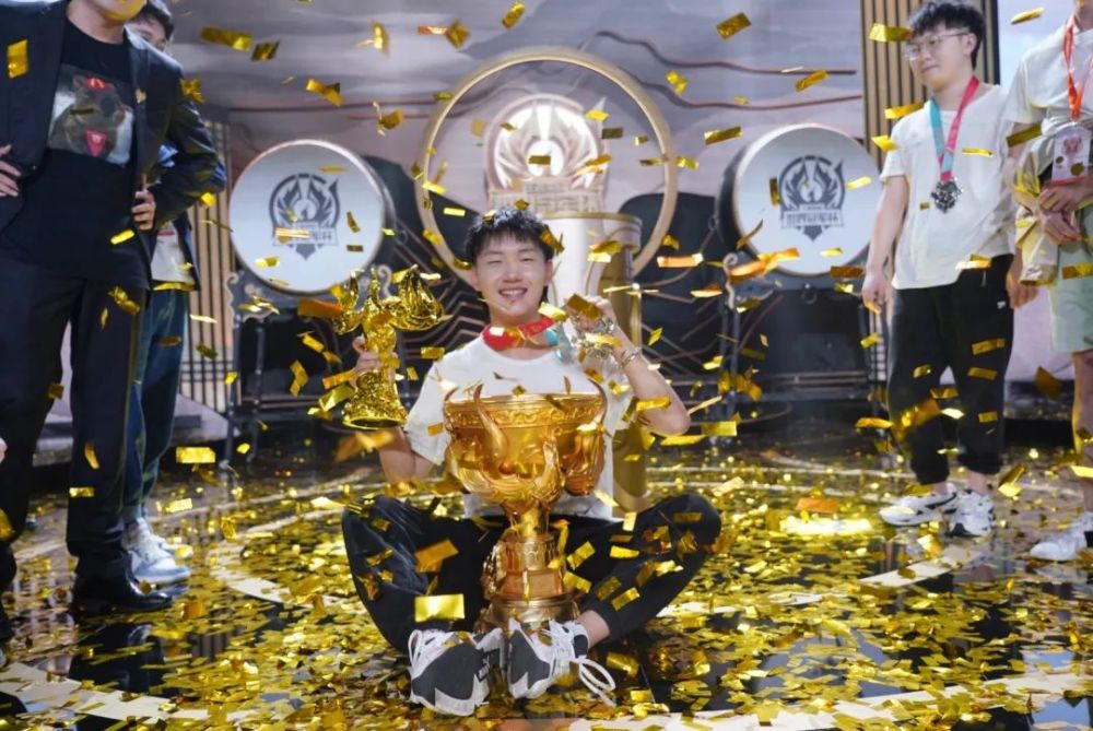 重庆狼队fly登场kpl五周年丨星光荡开宇宙fly闪耀其中