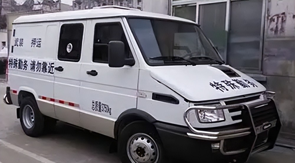 运钞车抢匪自作聪明故意预留的障眼法车牌竟成破案关键