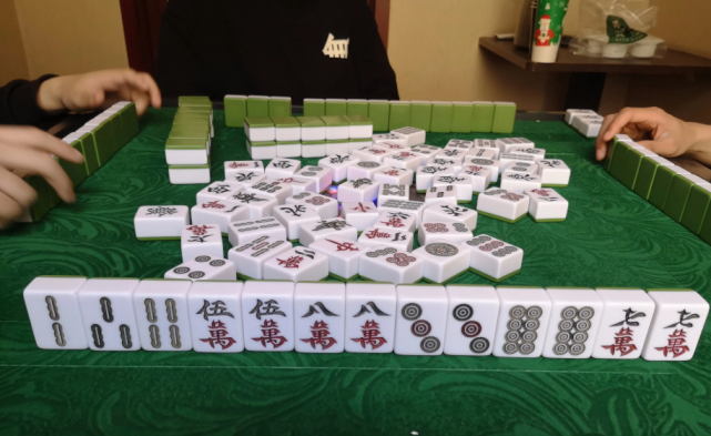 云南公安龙德留:靠"打麻将"上位,敛财102万,与洗脚妹生儿子_腾讯网