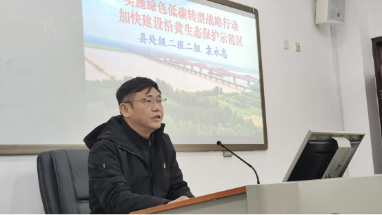 郑州市生态环境局金水分局的袁永忠,可谓论坛上的"学术咖".