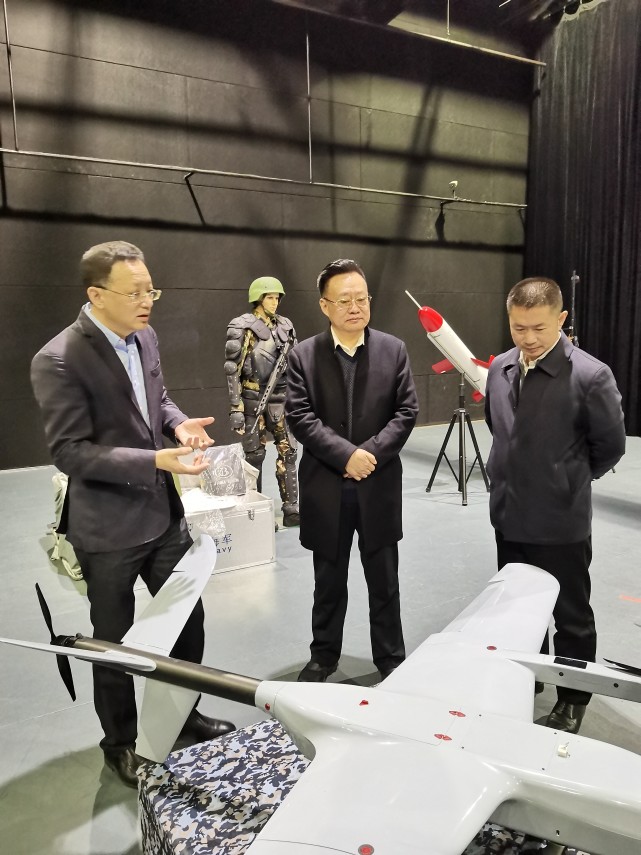 中非联合发展工作委员会会长黄兆锦,常务副会长周晓飞等一行5人受邀