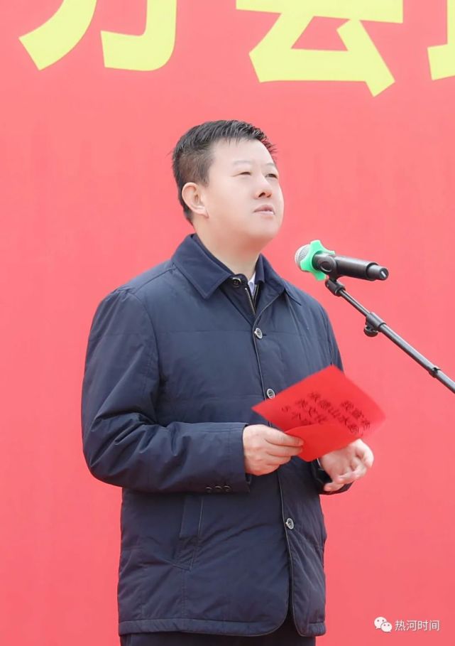 活动中,承德市政府副市长陆文龙宣布重点项目集中开工.