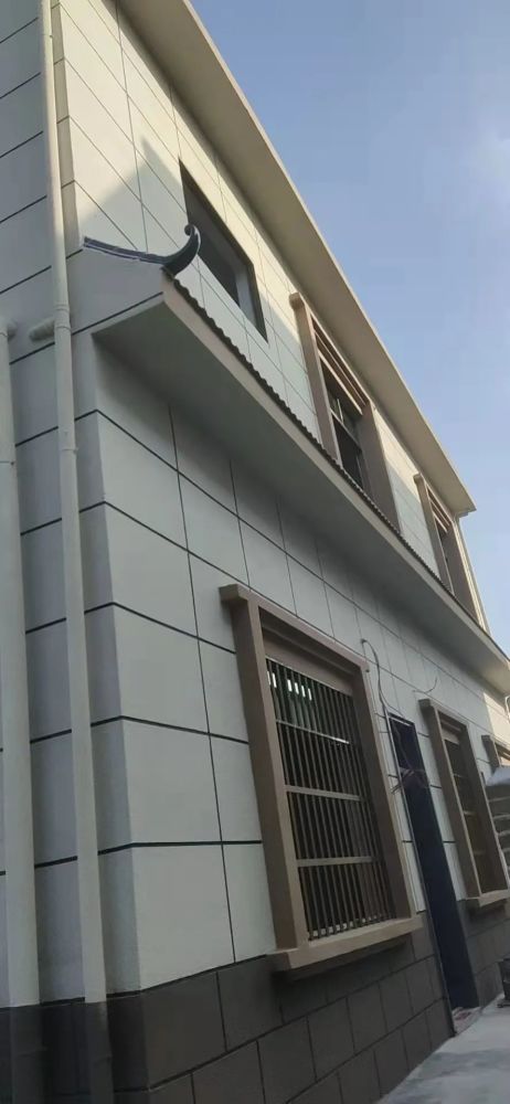 除了贴瓷砖,还可以这样装饰房子的外墙!
