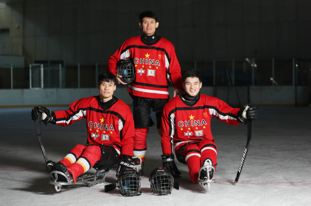 冰橇上的速度与激情打冰球重生的残疾人