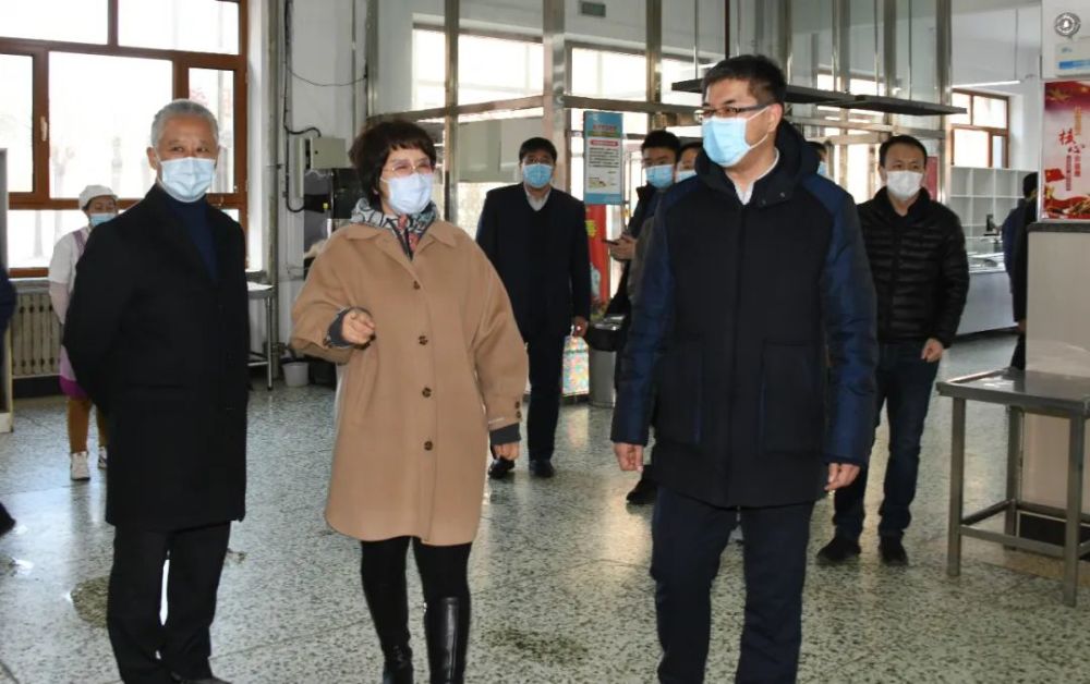 哈尔滨市教育局党委书记局长何泉率疫情防控督导组到我校视导